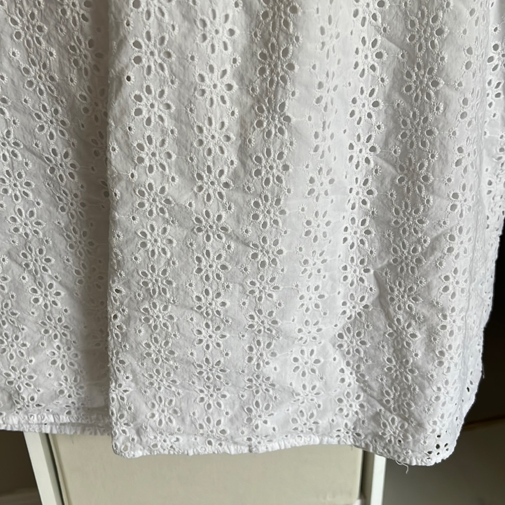 Loft white eyelet top. With a liner in it. - Picture 5 of 8